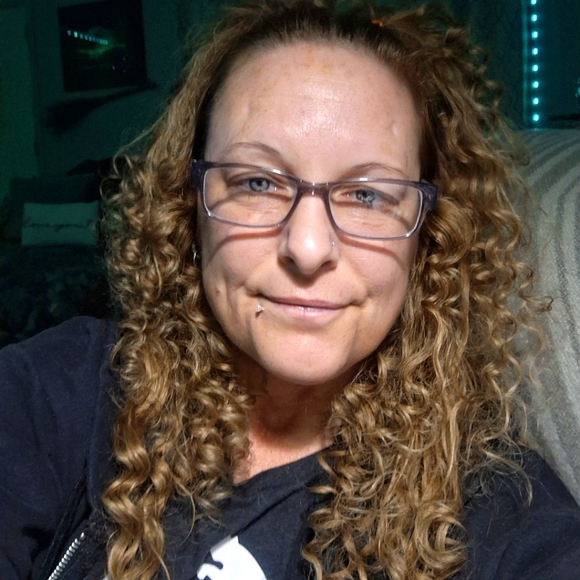 Meet your Posher, Rae - Picture 1 of 4